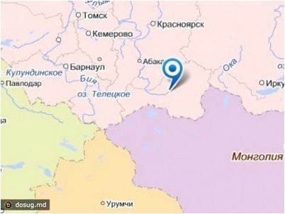 качались люстры